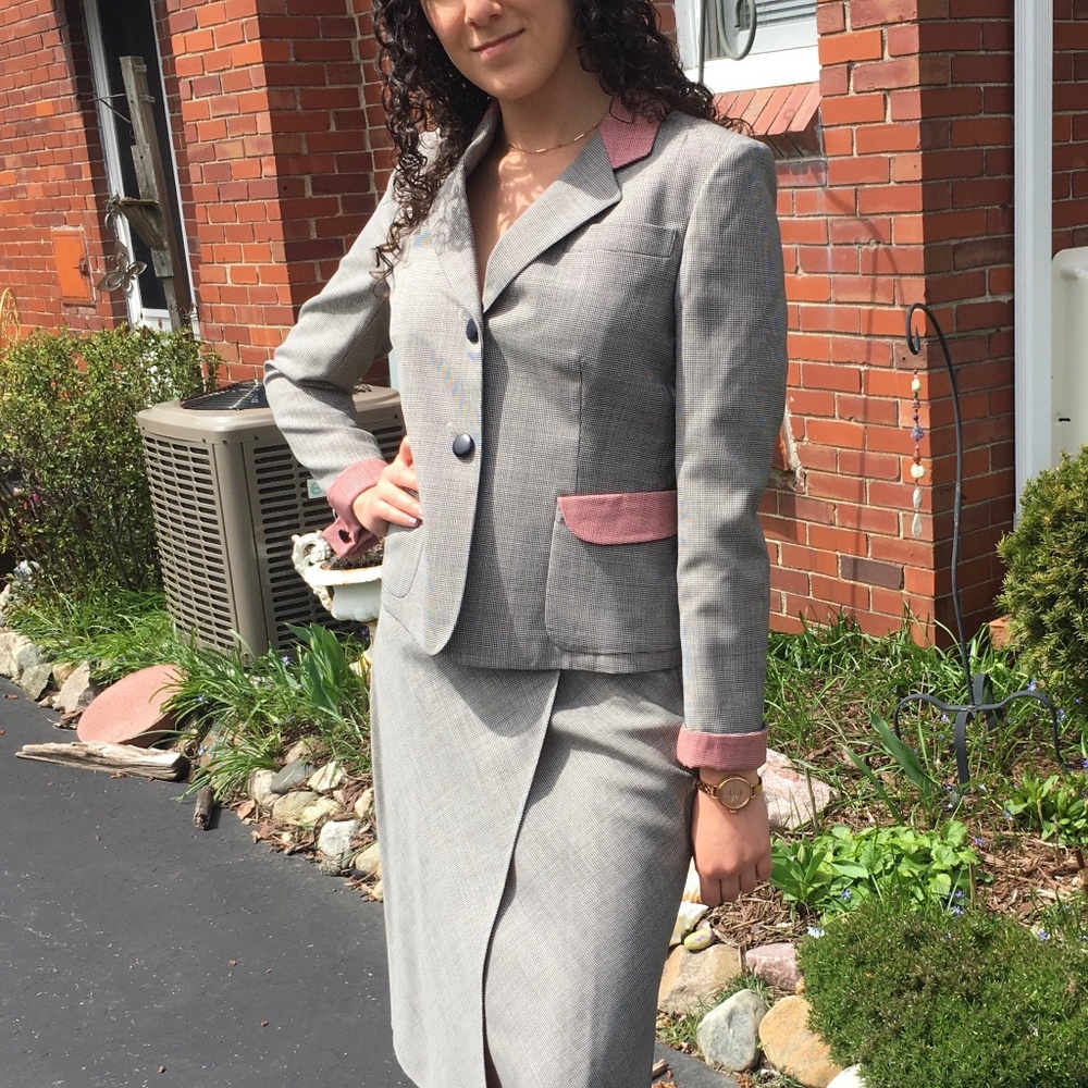 Ladies vintage houndstooth suit, skirt and jacket
